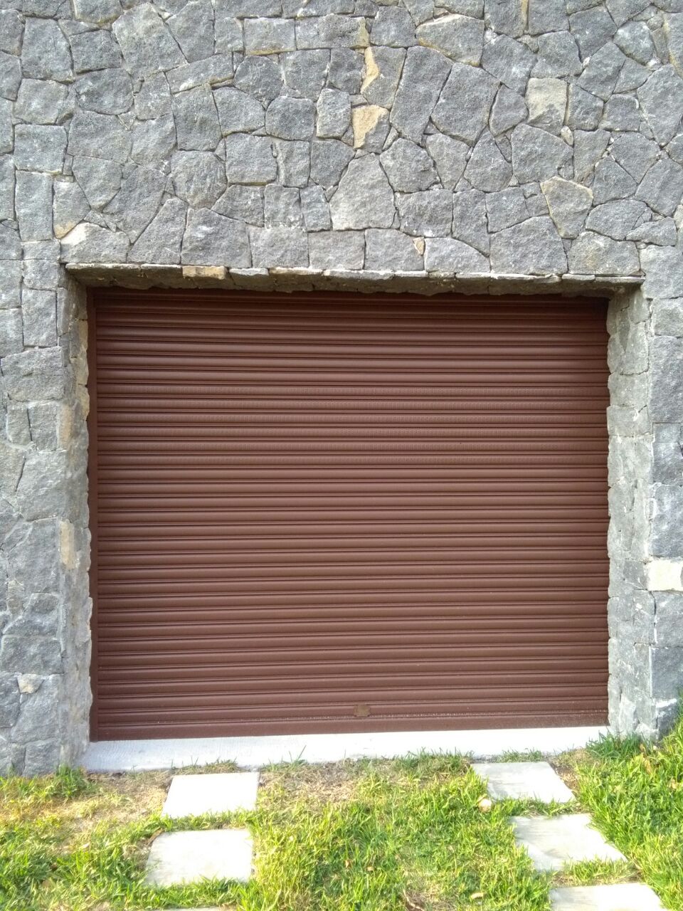 Cortinas Metálicas Residenciales 3